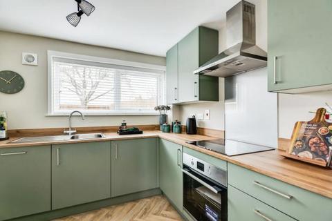 3 bedroom end of terrace house to rent, Norton Grove,  Carterton,  OX18
