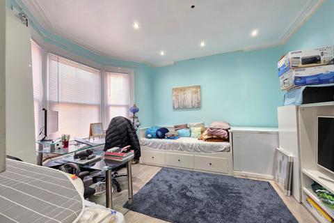 4 bedroom house for sale, Holmwood Road, Ilford, IG3