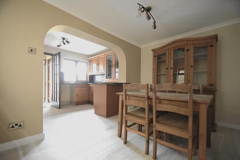 3 bedroom semi-detached house to rent, Lower Highland Road, Ryde