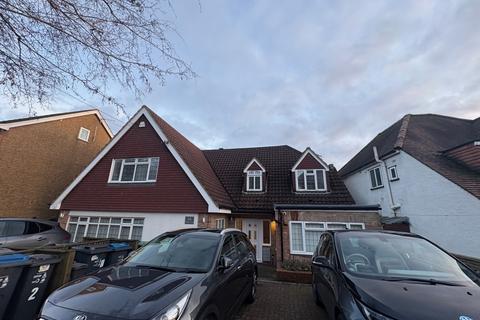 2 bedroom apartment to rent, FLAT 4 3A WOODMANSTERNE ROAD COULSDON SURREY CR5 2DG