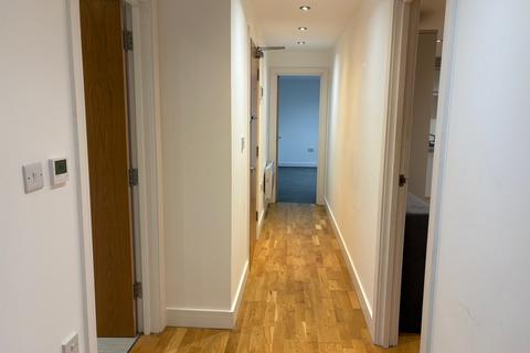 2 bedroom apartment to rent, FLAT 4 3A WOODMANSTERNE ROAD COULSDON SURREY CR5 2DG