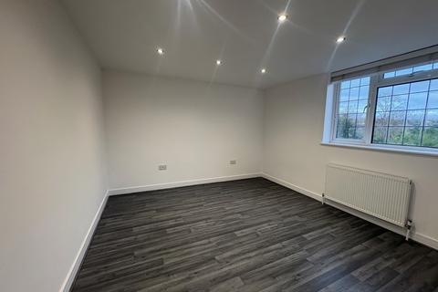 2 bedroom apartment to rent, FLAT 4 3A WOODMANSTERNE ROAD COULSDON SURREY CR5 2DG