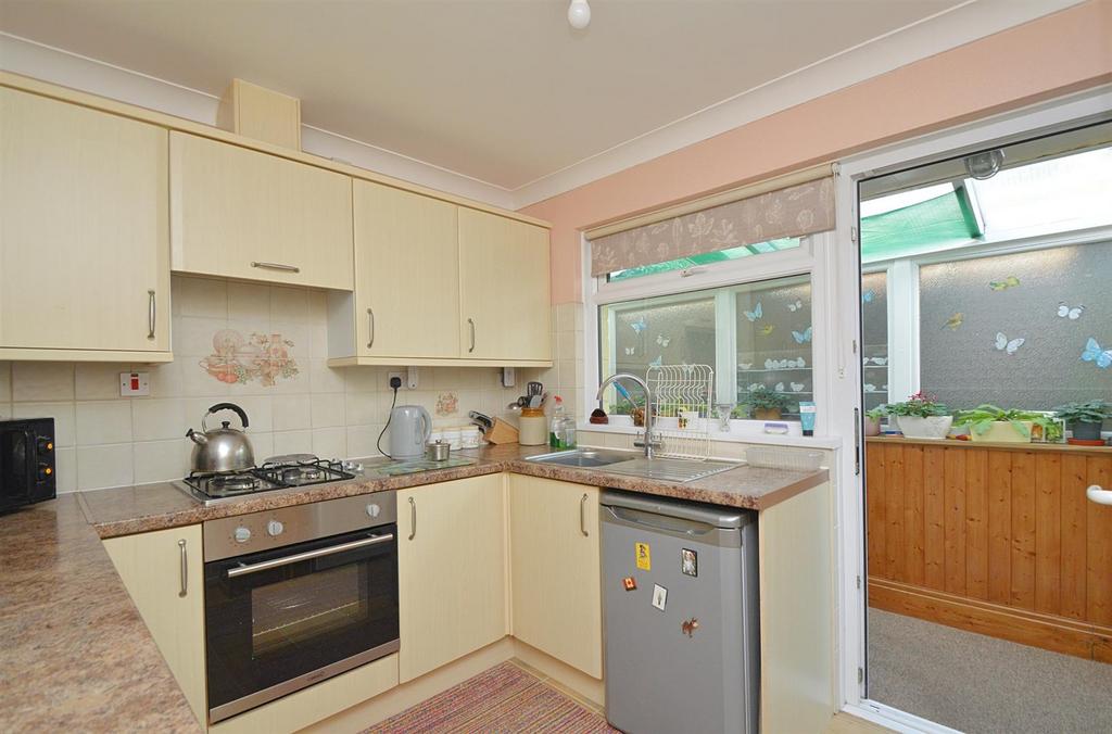 Kitchen2.jpg