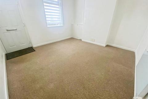 2 bedroom semi-detached house to rent, Station Road, Alsager