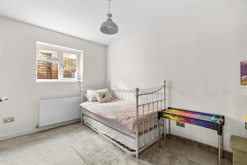 101 Cressex Rd, HP12 4 PS-14.jpg