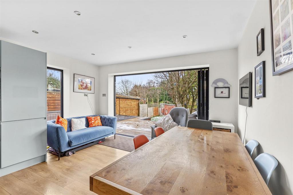 101 Cressex Rd, HP12 4 PS-10.jpg