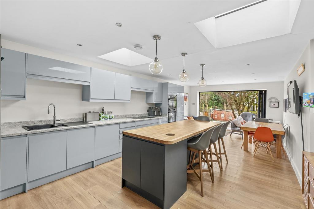 101 Cressex Rd, HP12 4 PS-8.jpg