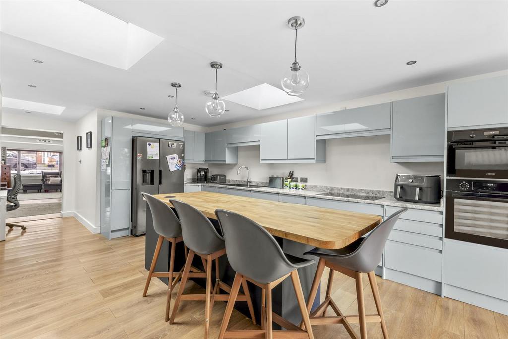 101 Cressex Rd, HP12 4 PS-9.jpg