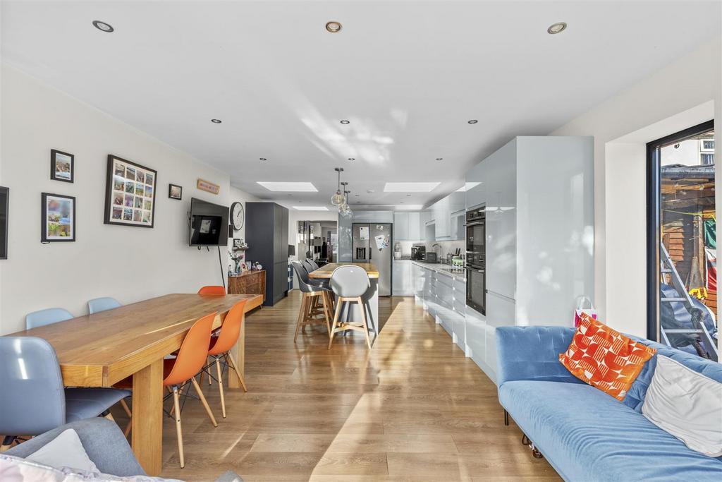 101 Cressex Rd, HP12 4 PS-11.jpg