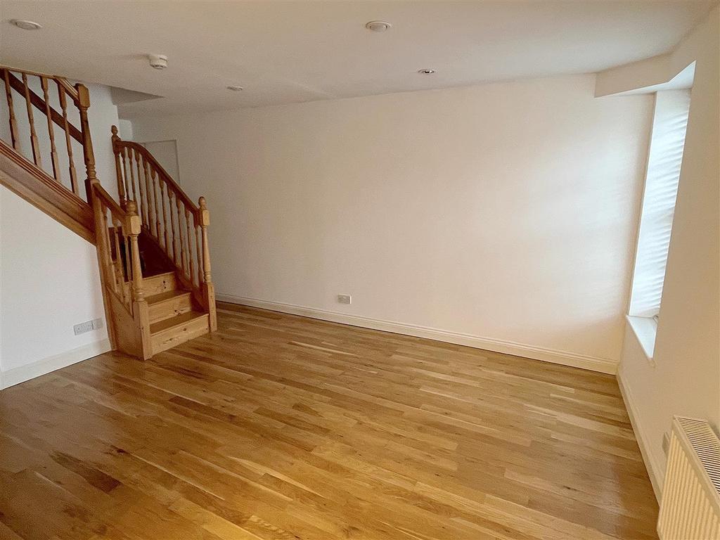 Living Area 2.jpg