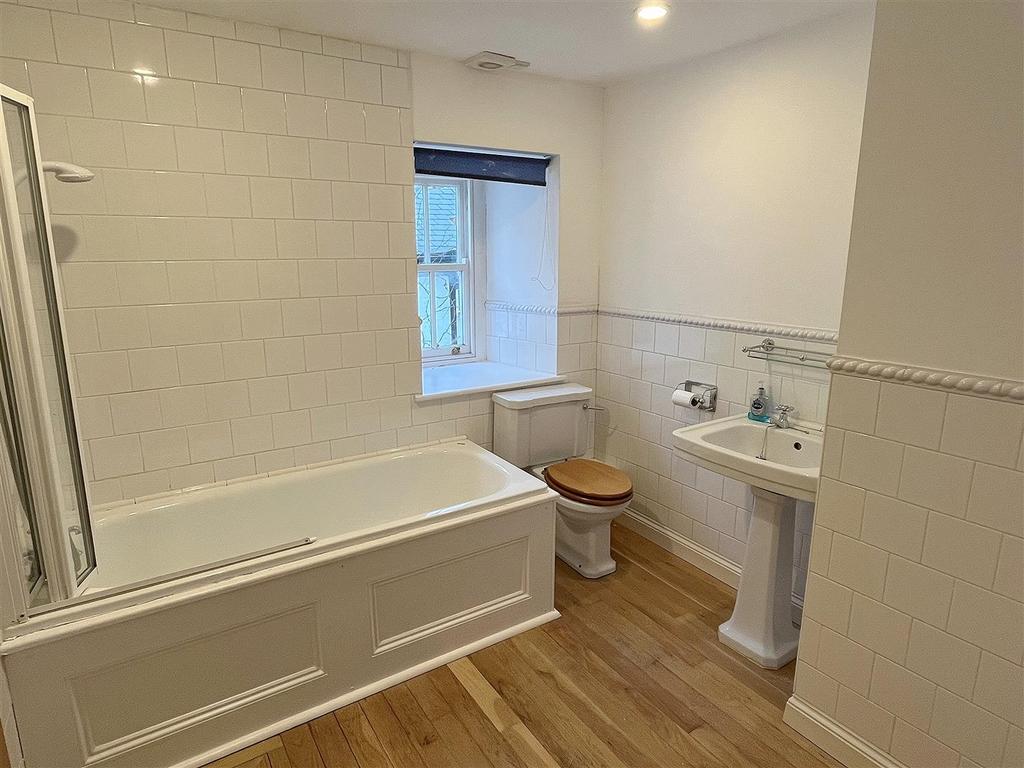 Bathroom.jpg