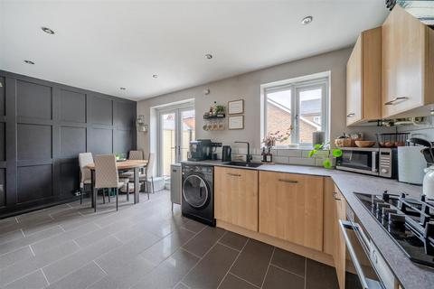 3 bedroom terraced house for sale, Greenkeepers Road, Great Denham, Bedford