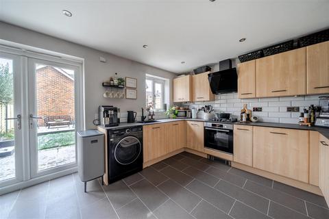 3 bedroom terraced house for sale, Greenkeepers Road, Great Denham, Bedford