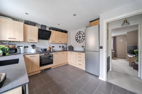 3 bedroom terraced house for sale, Greenkeepers Road, Great Denham, Bedford