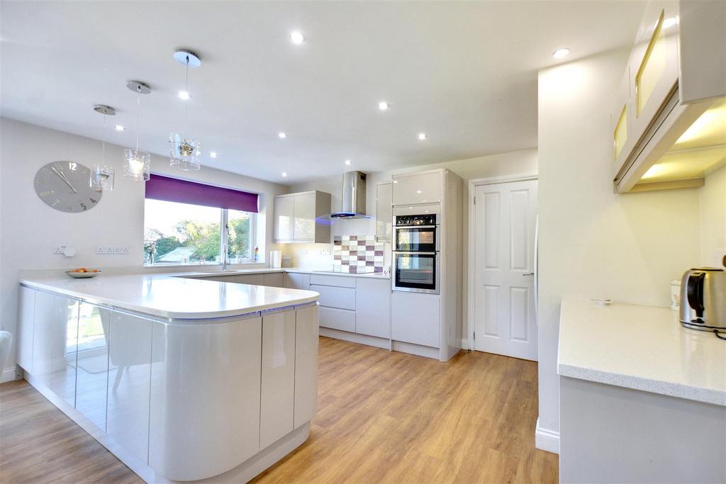 Open plan family dining kitchen