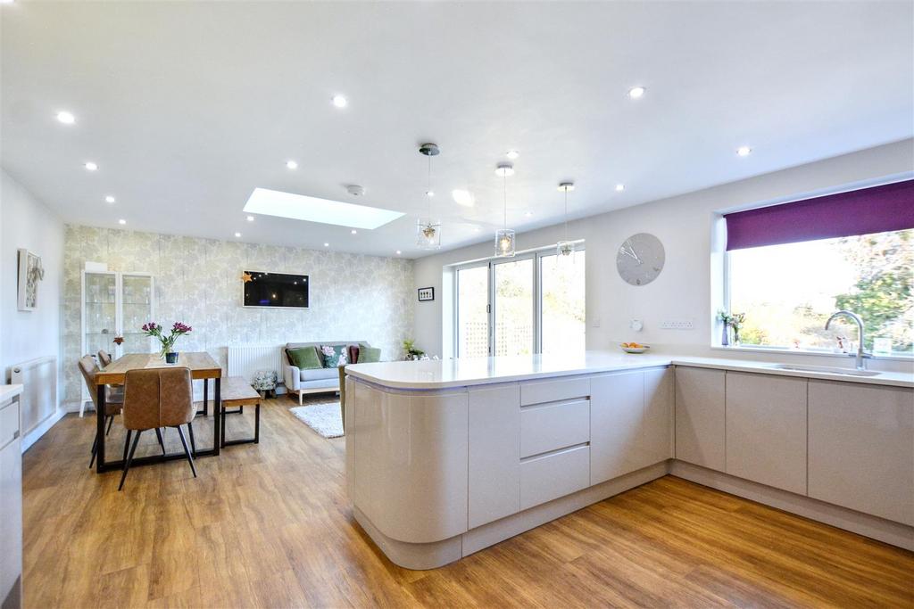 Open plan family dining kitchen