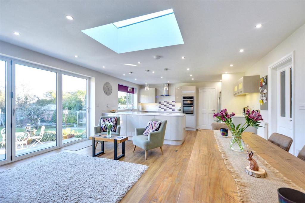 Open plan family dining kitchen
