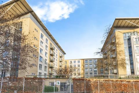Kenavon Drive, Reading RG1