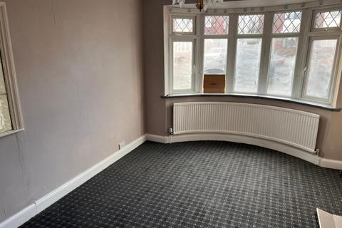 3 bedroom semi-detached house to rent, 3 Bed – Semi-Detached House – Heyworth Road, Leicester, LE3 2DA. £1295 PCM