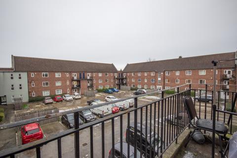 3 bedroom flat to rent, Park Avenue, Gosforth, Newcastle upon Tyne, Tyne and Wear, NE3