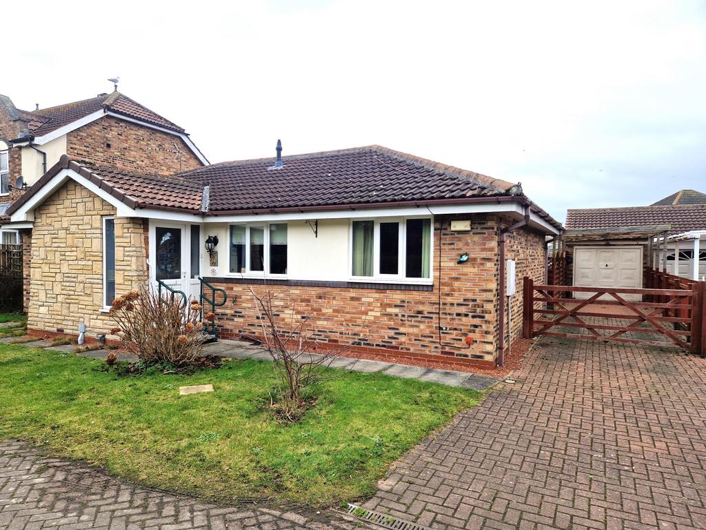 Three bedroom detached bungalow - For sale by auc