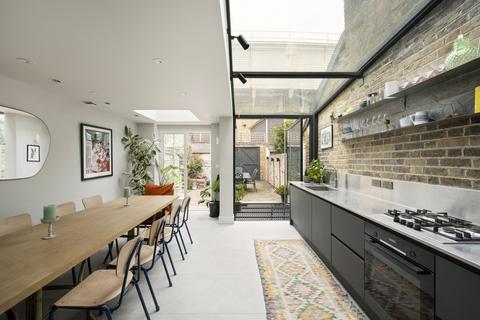 3 bedroom apartment for sale, Roupell Street, London SE1