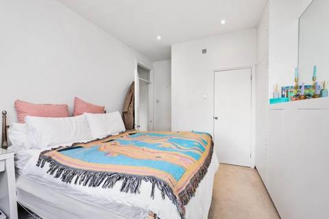3 bedroom apartment to rent, Hyde Park Place, London W2
