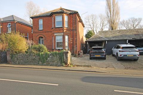 3 bedroom detached house to rent, Fairlee Road, Newport