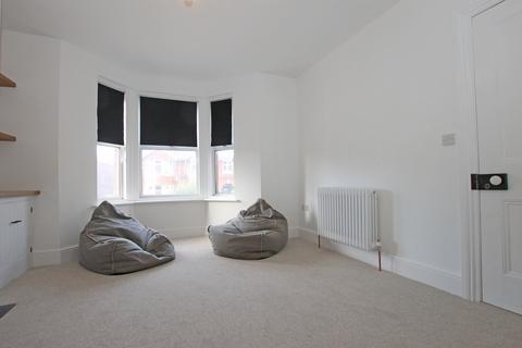 3 bedroom detached house to rent, Fairlee Road, Newport