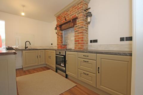 3 bedroom detached house to rent, Fairlee Road, Newport