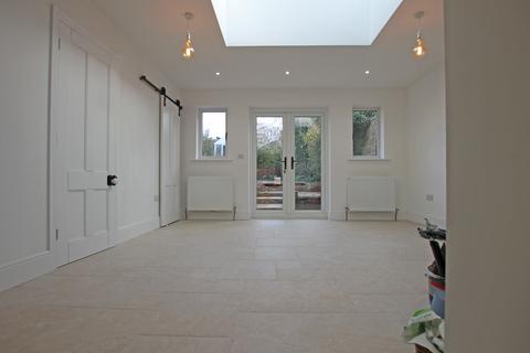 3 bedroom detached house to rent, Fairlee Road, Newport