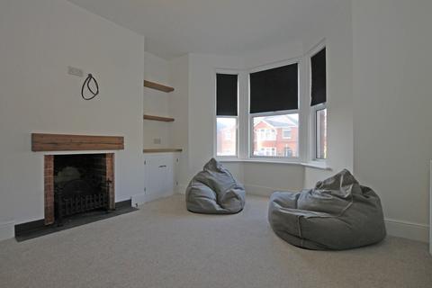 3 bedroom detached house to rent, Fairlee Road, Newport
