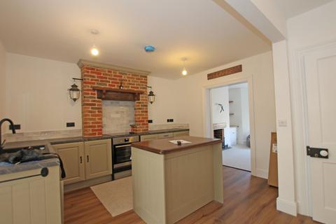 3 bedroom detached house to rent, Fairlee Road, Newport