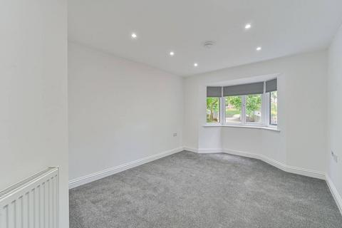 2 bedroom flat to rent, Copers Cope Road, Beckenham, BR3