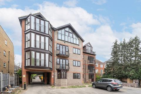 2 bedroom flat to rent, Copers Cope Road, Beckenham, BR3