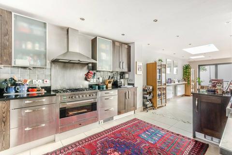 3 bedroom terraced house to rent, Chesilton Road, Munster Village, London, SW6