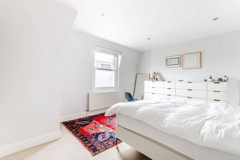 3 bedroom terraced house to rent, Chesilton Road, Munster Village, London, SW6