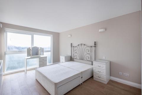 2 bedroom flat to rent, Page Street, Holland Court Page Street, NW7