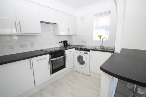 1 bedroom flat for sale, Dukes Avenue, New Malden