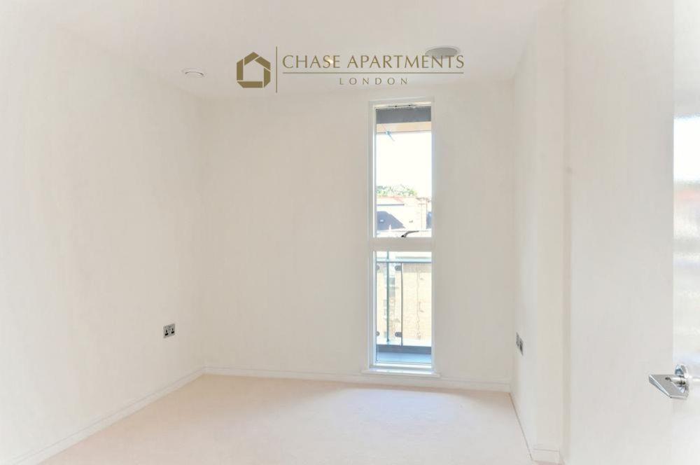 Moore-house-2-Gatliff-Road-London-SW1 W-8 DT-bedroom