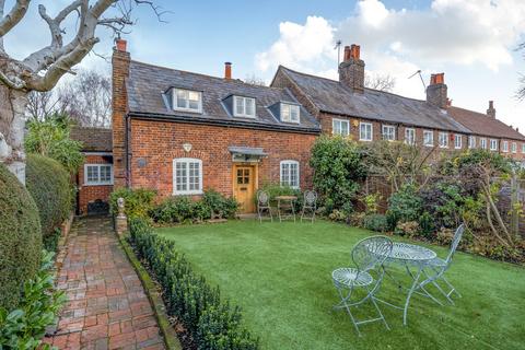 2 bedroom end of terrace house for sale, Esher Green, Esher, KT10