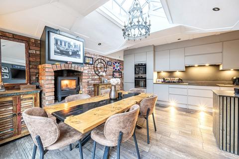 2 bedroom end of terrace house for sale, Esher Green, Esher, KT10