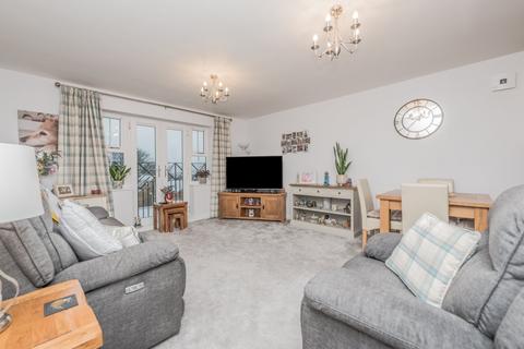 2 bedroom flat for sale, Threelands, Birkenshaw, Bradford, West Yorkshire, BD11