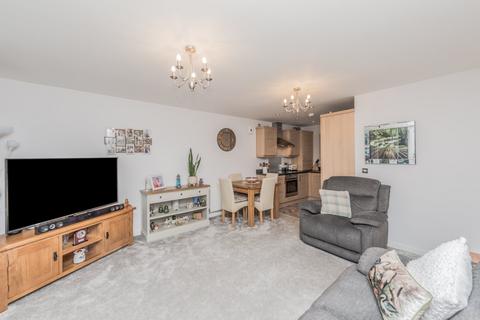 2 bedroom flat for sale, Threelands, Birkenshaw, Bradford, West Yorkshire, BD11