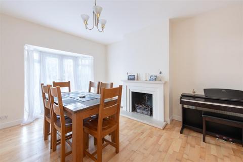 3 bedroom semi-detached house for sale, Chase Way, London N14