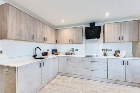 2 bedroom flat to rent, Kenneth Road, Benfleet, SS7