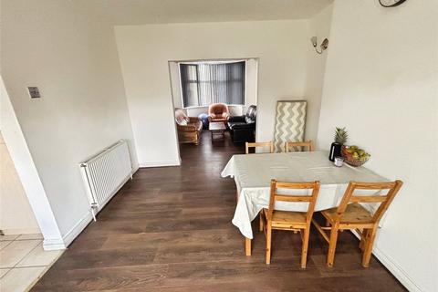 3 bedroom semi-detached house to rent, Blackbird Road, Leicestershire LE4