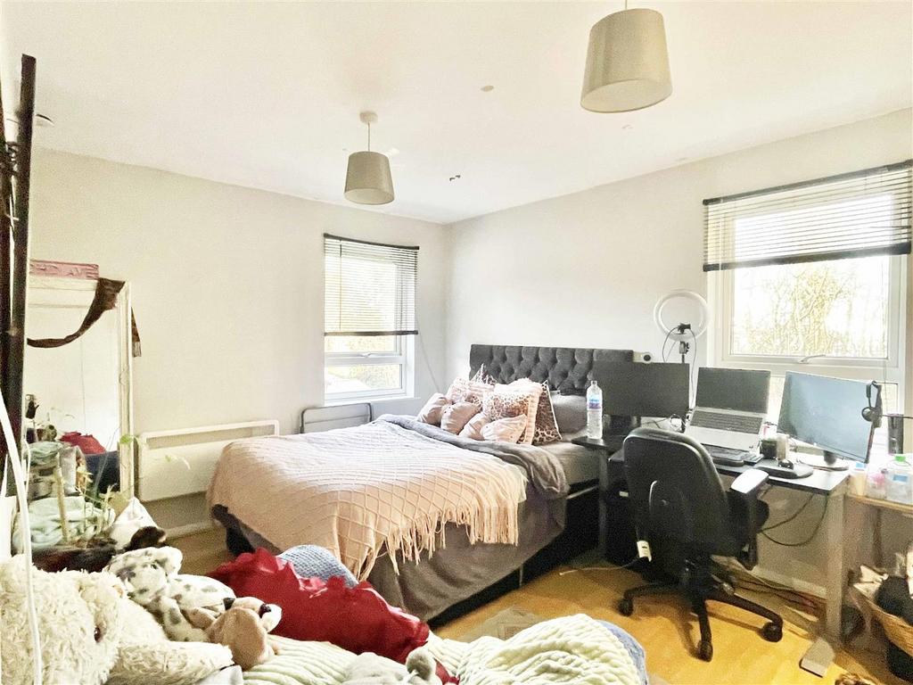 Bed1.jpg