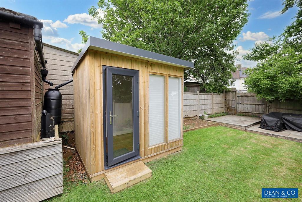 Garden cabin (summer)