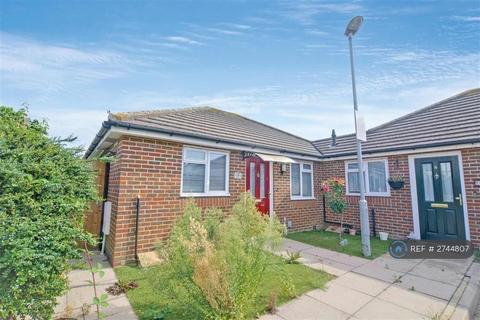2 bedroom flat to rent, Pond Lees Close, Dagenham, RM10